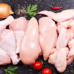 Carne de frango registra leve queda na segunda quinzena de abril, apesar de exportações aquecidas
