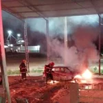 Incêndio destrói carro e moto durante a madrugada às margens da BR-174 em Pontes e Lacerda