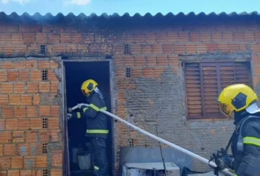 Incêndio em residência em Primavera do Leste é controlado pelos Bombeiros