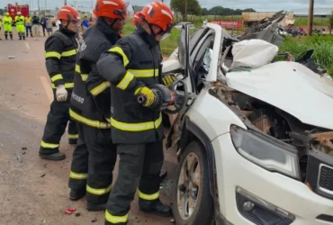 Desencarceramento após acidente na BR-163 deixa dois mortos em Sinop