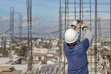 Custo da construção acelera em abril, mas mantém desaceleração no acumulado anual