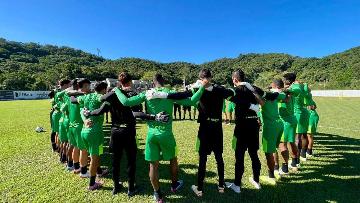 Maringá x Brusque ao vivo: onde assistir, escalações e disputa pela liderança da Série C 2026. Imagem: Daniel Fachinelli BFC