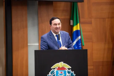 Professores de MT têm cobrança por igualdade de benefícios
