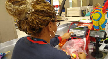 Emprego com carteira cresce e rendimento dos trabalhadores bate recorde no 1º trimestre, aponta IBGE