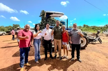 Trator é entregue em comunidade rural de MT