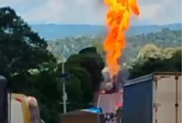 Serra de São Vicente é liberada após horas de interdição; carreta-tanque pegou fogo