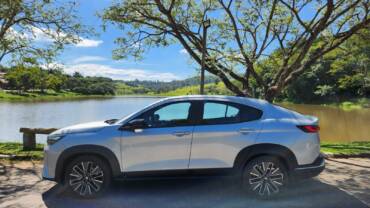 Fiat Fastback 2026 aposta na eletrificação leve para crescer no mercado   Divulgação (23)