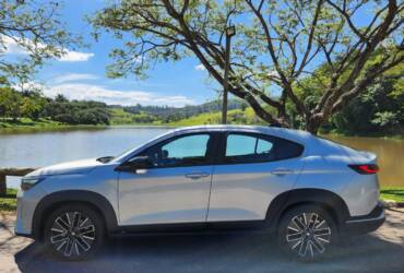Fiat Fastback 2026 aposta na eletrificação leve para crescer no mercado   Divulgação (23)