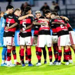 Flamengo x Santos: onde assistir ao vivo, horário e escalações do grande jogo do Brasileirão
