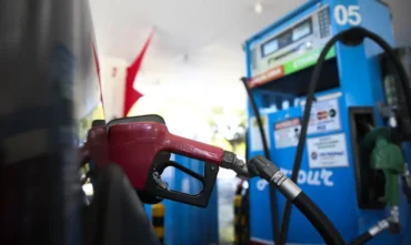 Governo propõe reduzir impostos sobre combustíveis com receitas extras do petróleo