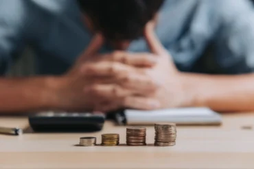 Inadimplência atinge recorde histórico e acende alerta para a economia brasileira