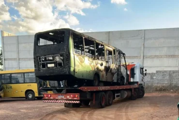 Apesar do susto e da rápida propagação do fogo, não houve registro de feridos.