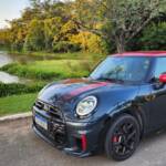 MINI John Cooper Works reforça posicionamento esportivo no Brasil