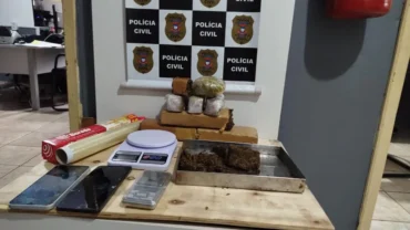 Depósito de drogas é descoberto em mata e dois são presos