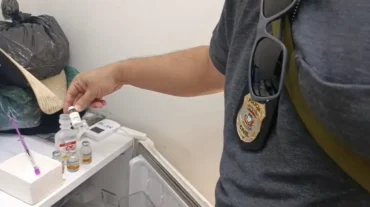 Enfermeira é presa em Cuiabá por exercício ilegal da medicina