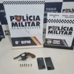 PM intercepta adolescentes armados em motocicleta após denúncia em Cáceres