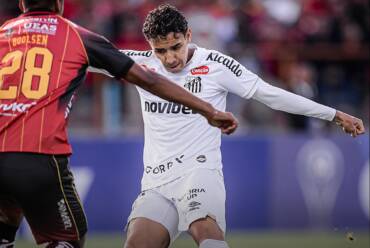 Santos x Atlético-MG: onde assistir, horário e escalações do jogo pelo Brasileirão 2026. Imagem: Raul Baretta/Santos FC