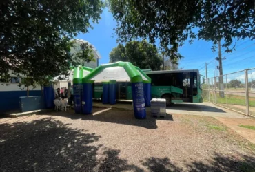 Foto de caravana do Seciteci para descarte eletrônico