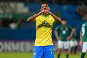 Brasil Sub-17 goleia na estreia do Sul-Americano