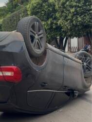 Capotamento é registrado no bairro Cidade Nova e motorista escapa ilesa em Lucas do Rio Verde