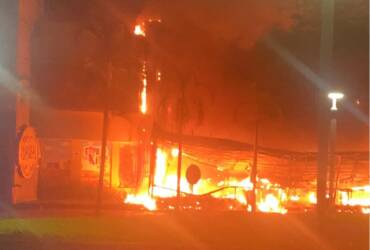 Incêndio destrói parte de bar em Sinop e mobiliza Corpo de Bombeiros