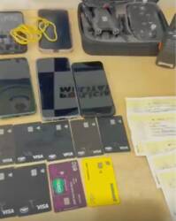 Grupo utilizava cartões diversos e sistema com QR Code para retirar dinheiro; mandante conseguiu fugir e é procurada pela polícia
