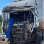 Colisão entre carretas deixa vítimas presas às ferragens na BR-163 em Sorriso (VÍDEO)