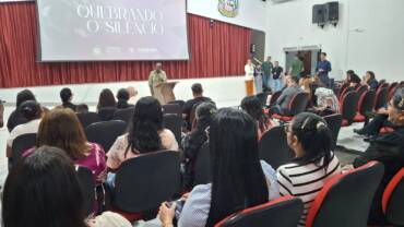 Evento debate violência doméstica e destaca papel das igrejas no acolhimento às vítimas