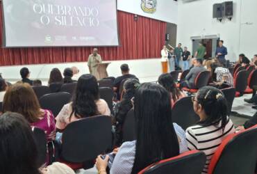 Evento debate violência doméstica e destaca papel das igrejas no acolhimento às vítimas
