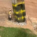 Poste danificado e buracos em via preocupam trabalhadores no bairro Bandeirantes em Lucas do Rio Verde