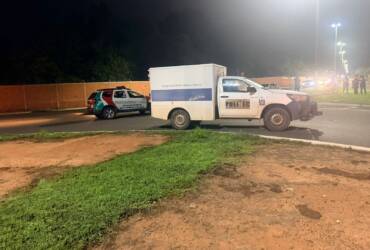 Jovem de 20 anos morre após colisão entre moto e caminhão em Várzea Grande