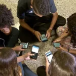 Grécia anuncia proibição de redes sociais para menores de 15 anos