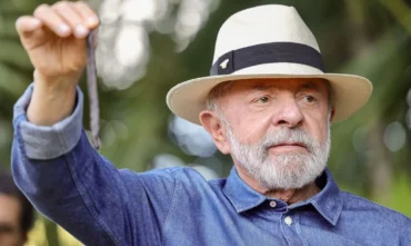 Lula vai a São Paulo para procedimentos médicos no couro cabeludo e punho
