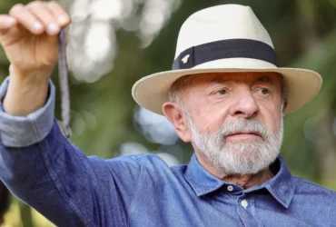 Lula vai a São Paulo para procedimentos médicos no couro cabeludo e punho