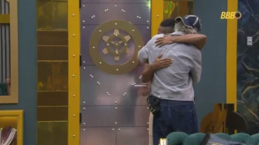 Leandro 'Boneco' retorna ao BBB 26 e tranquiliza fãs sobre saúde