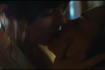 Verity ganha teaser com beijo entre Anne Hathaway e Dakota Johnson