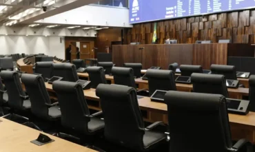 Proposições Legislativas sobre IA Prioritizam Controle e Vigilância