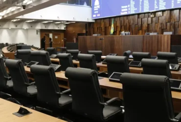 Proposições Legislativas sobre IA Prioritizam Controle e Vigilância