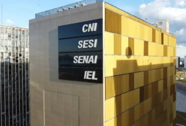 Confiança da industria atinge menor nível desde 2020 em meio a juros altos