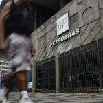 Petrobras aumenta preço do querosene de aviação em 55% com impacto global