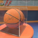 Bola autografada no BBB 26 ganha destaque após homenagem a Oscar Schmidt