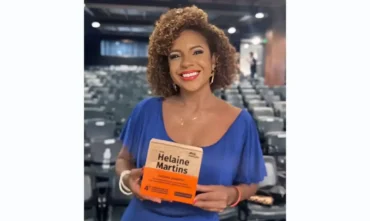 Luciana Barreto é homenageada no 4º Prêmio MOL de jornalismo pela atuação na TV Brasil
