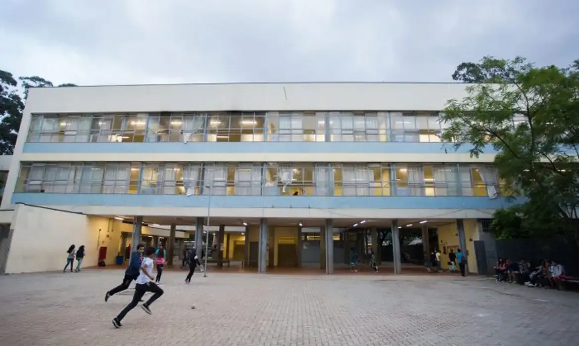 Professores encerram greve em São Paulo e mantêm mobilização