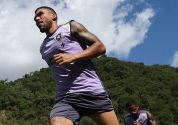 Botafogo x Internacional: onde assistir, escalações e tudo sobre o duelo eletrizante do Brasileirão 2026. Imagem: Vitor Silva/BFR