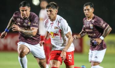 Bragantino x Blooming: onde assistir, escalações e tudo sobre o duelo decisivo da Sul-Americana. Imagem: Ari Ferreira/Re Bull Bragantino