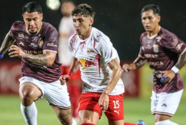 Bragantino x Blooming: onde assistir, escalações e tudo sobre o duelo decisivo da Sul-Americana. Imagem: Ari Ferreira/Re Bull Bragantino