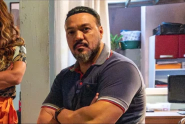 Belo é criticado nas redes após beijo polêmico em festa de aniversário