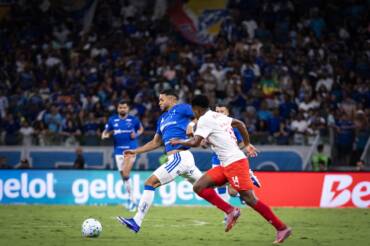 Cruzeiro x Universidad Católica: onde assistir, escalações e tudo sobre o duelo no Mineirão pela Libertadores. Imagem: Gustavo Aleixo/Cruzeiro