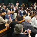 Pedido de vista adia votação da PEC da jornada 6×1 na CCJ da Câmara
