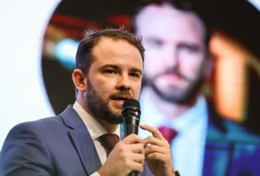Durigan inicia agenda internacional com foco em clima e justiça fiscal